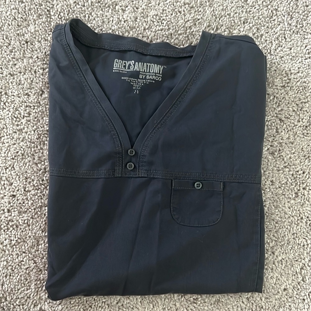 Greys anatomy medium scrub top